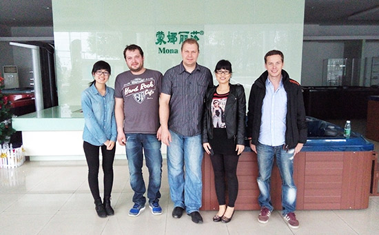 蒙娜麗莎國外無邊際整體泳池設(shè)計(jì)客戶見證